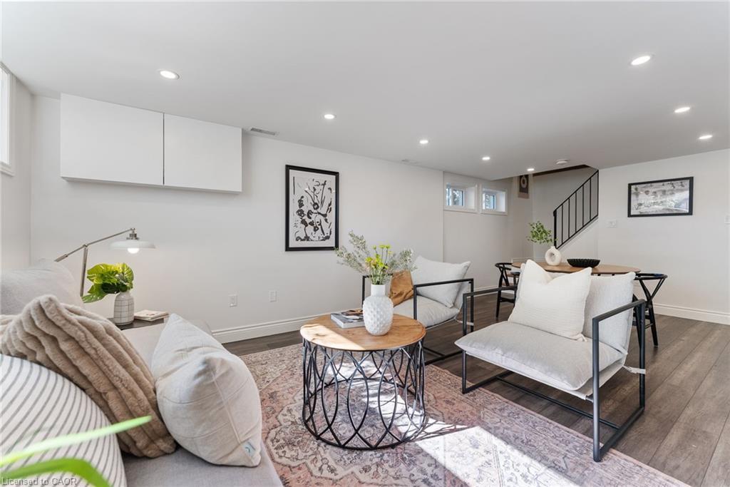 103 Wise Crescent, Hamilton, ON - Indoor Photo Showing Living Room