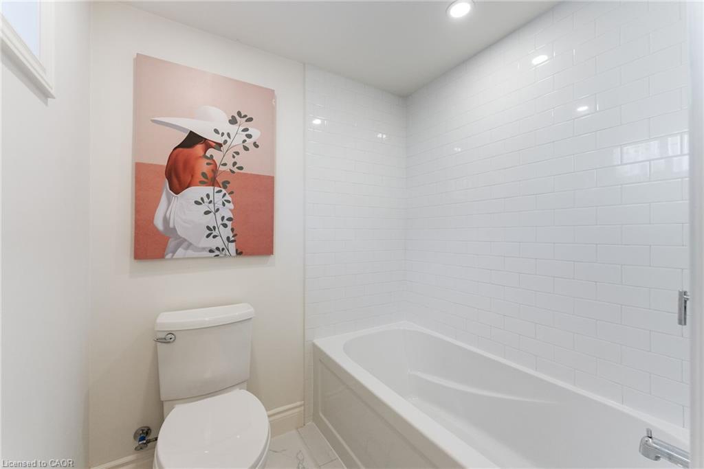 103 Wise Crescent, Hamilton, ON - Indoor Photo Showing Bathroom
