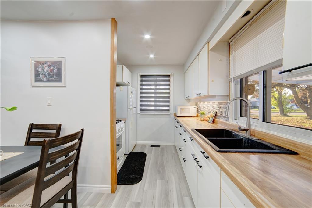 1676 Holley Crescent, Cambridge, ON - Indoor Photo Showing Kitchen With Double Sink