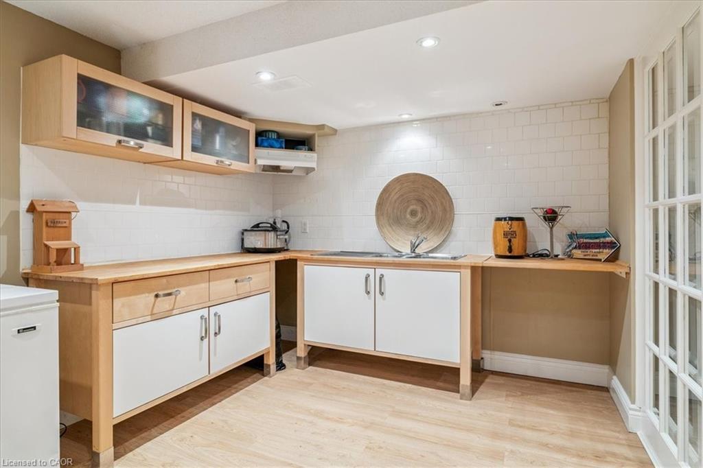 8-1019 North Shore Boulevard E, Burlington, ON - Indoor