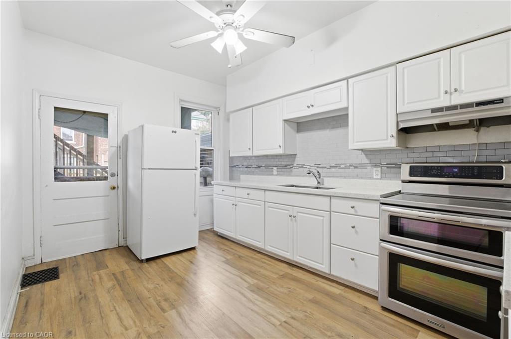 1-73 Stirton Street, Hamilton, ON - Indoor Photo Showing Kitchen