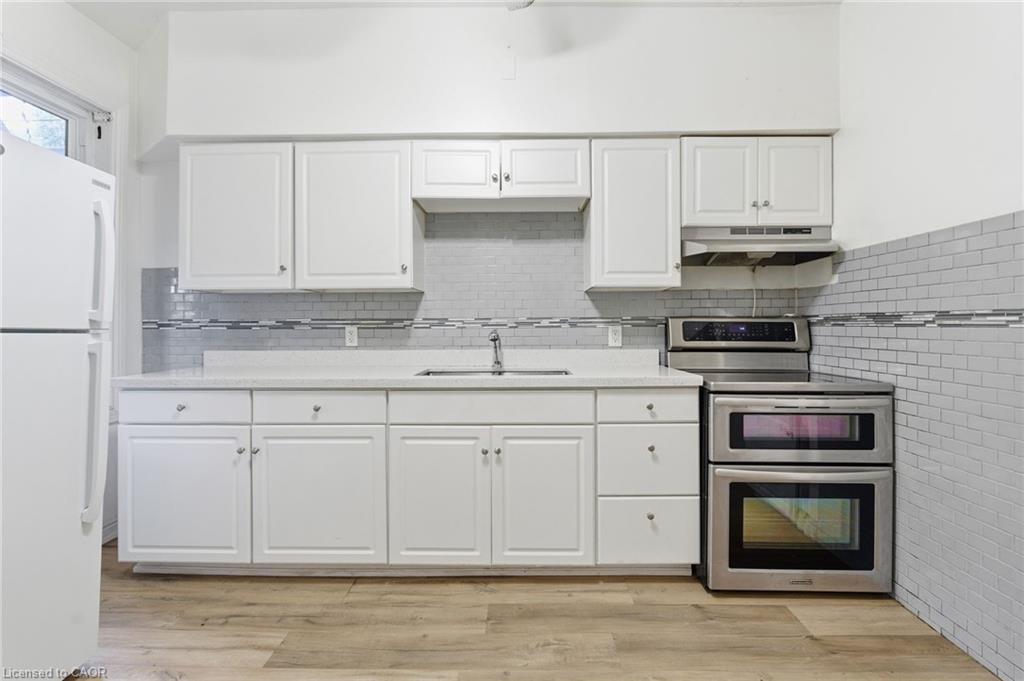 1-73 Stirton Street, Hamilton, ON - Indoor Photo Showing Kitchen