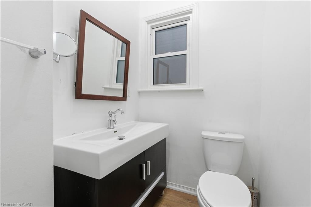 1-73 Stirton Street, Hamilton, ON - Indoor Photo Showing Bathroom