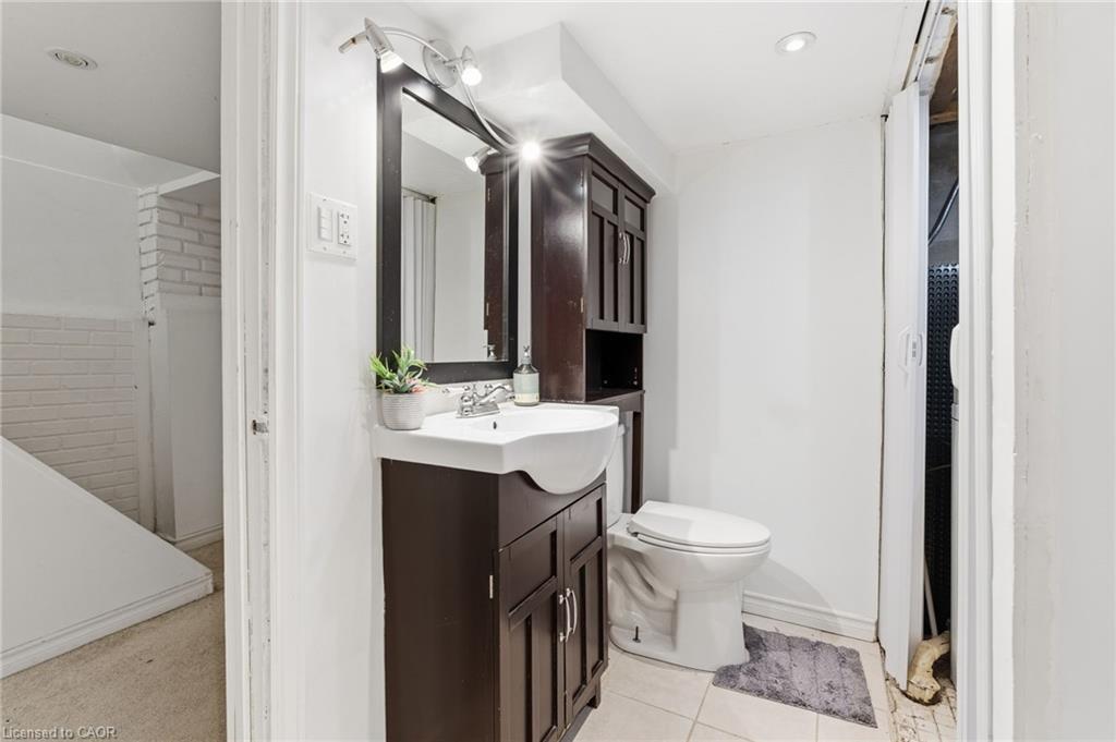 1-73 Stirton Street, Hamilton, ON - Indoor Photo Showing Bathroom