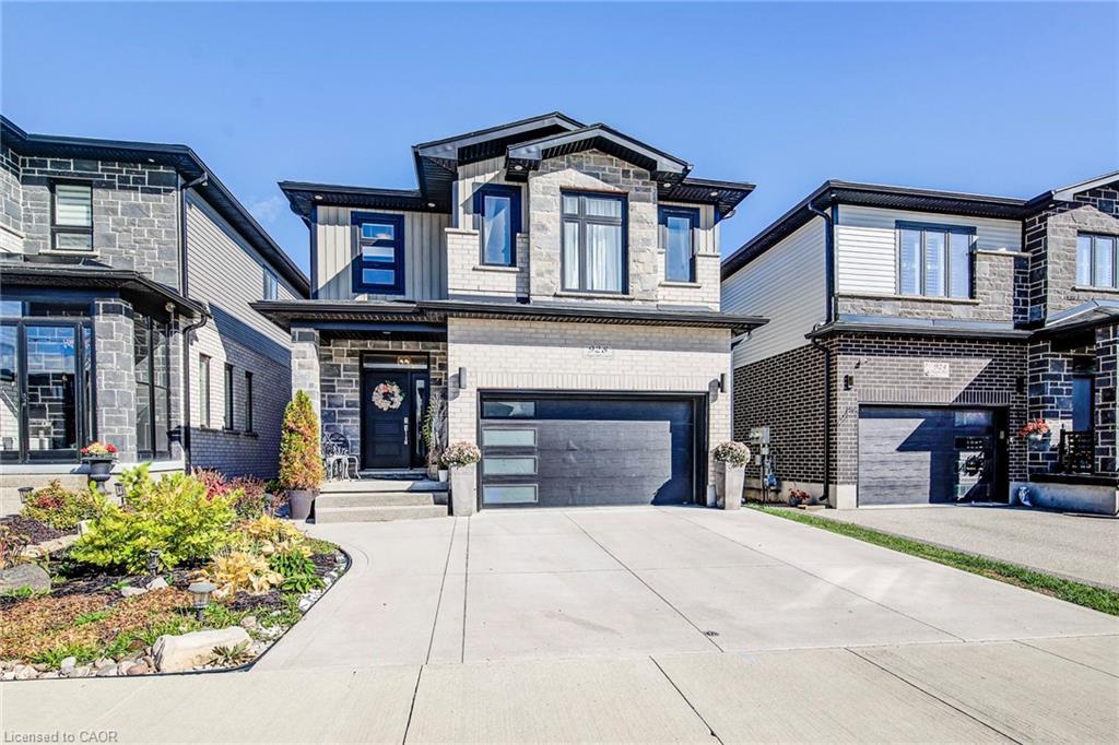 928 Chapel Hill Court, Kitchener, ON - Outdoor With Facade