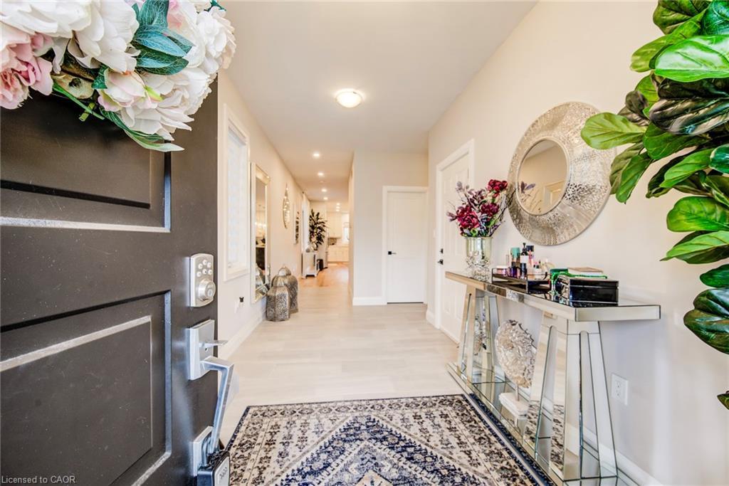 928 Chapel Hill Court, Kitchener, ON - Indoor Photo Showing Other Room