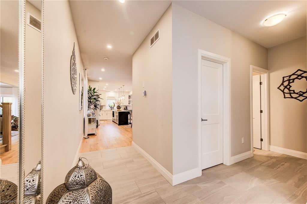 928 Chapel Hill Court, Kitchener, ON - Indoor Photo Showing Other Room