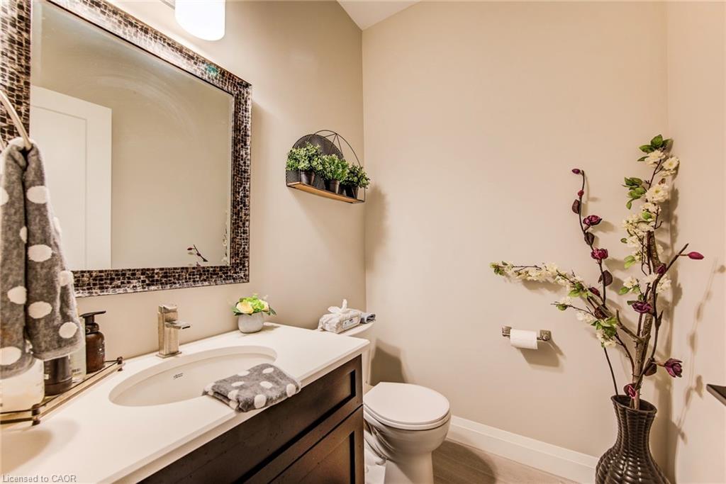 928 Chapel Hill Court, Kitchener, ON - Indoor Photo Showing Bathroom