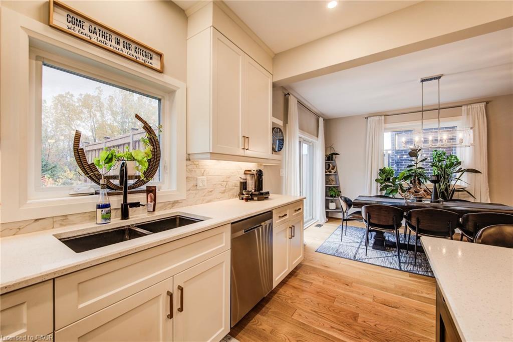 928 Chapel Hill Court, Kitchener, ON - Indoor Photo Showing Kitchen With Double Sink
