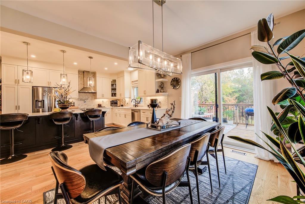 928 Chapel Hill Court, Kitchener, ON - Indoor Photo Showing Dining Room