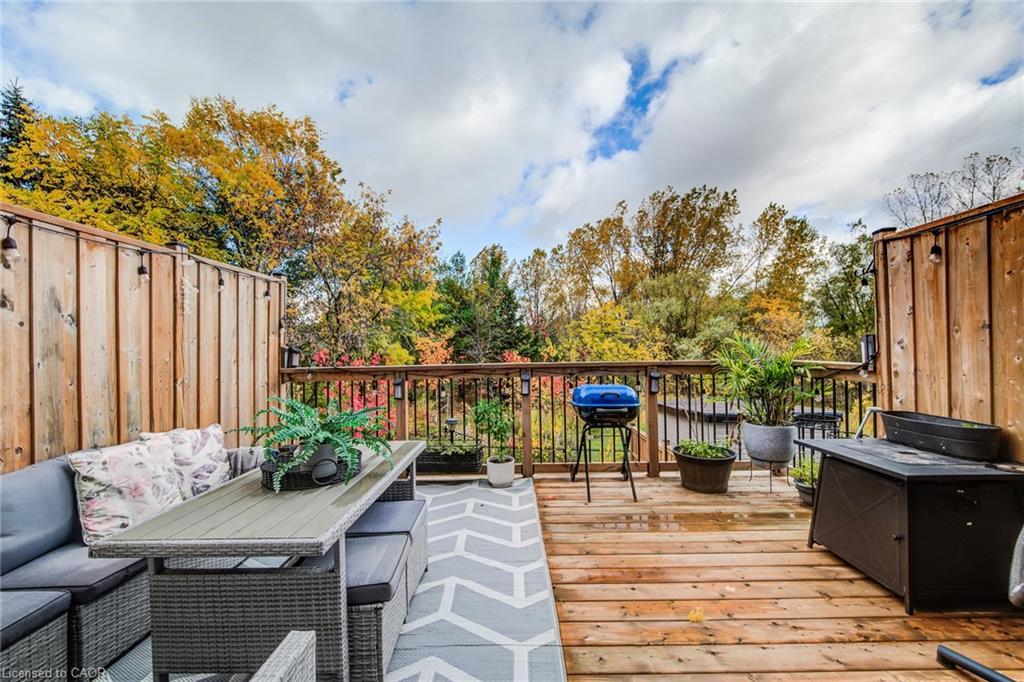 928 Chapel Hill Court, Kitchener, ON - Outdoor With Deck Patio Veranda With Exterior