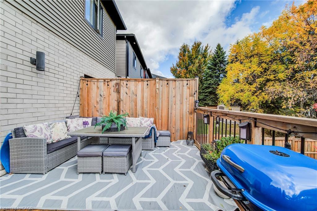 928 Chapel Hill Court, Kitchener, ON - Outdoor With Deck Patio Veranda With Exterior