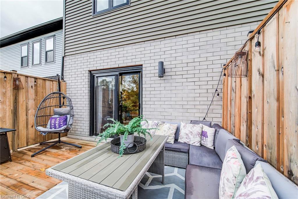 928 Chapel Hill Court, Kitchener, ON - Outdoor With Deck Patio Veranda With Exterior