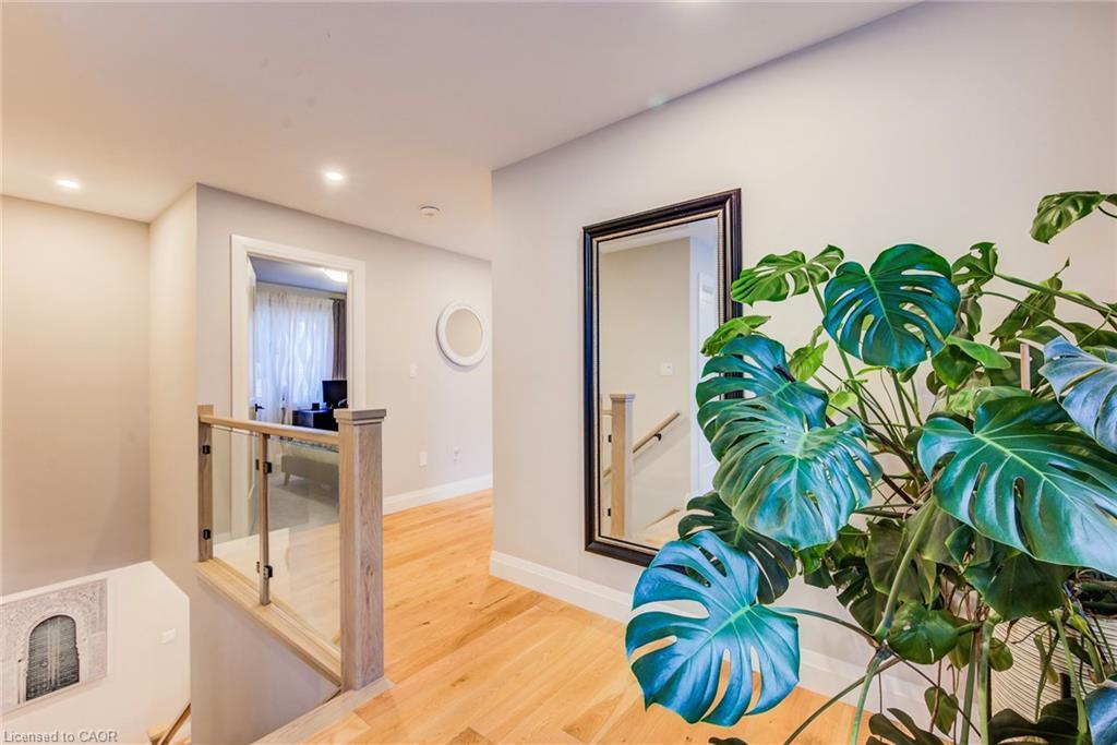 928 Chapel Hill Court, Kitchener, ON - Indoor