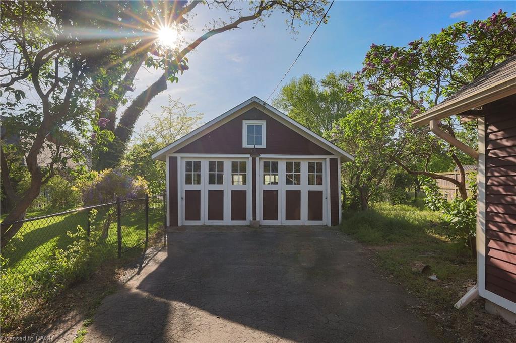 102 Main Street E, Grimsby, ON - Outdoor