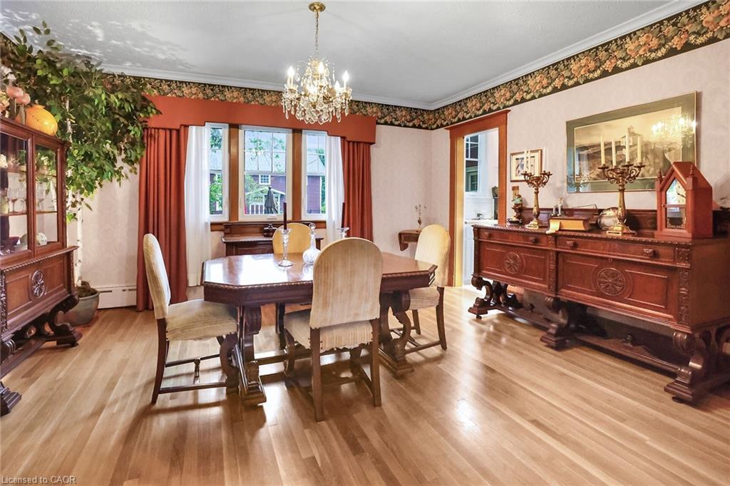 102 Main Street E, Grimsby, ON - Indoor Photo Showing Dining Room