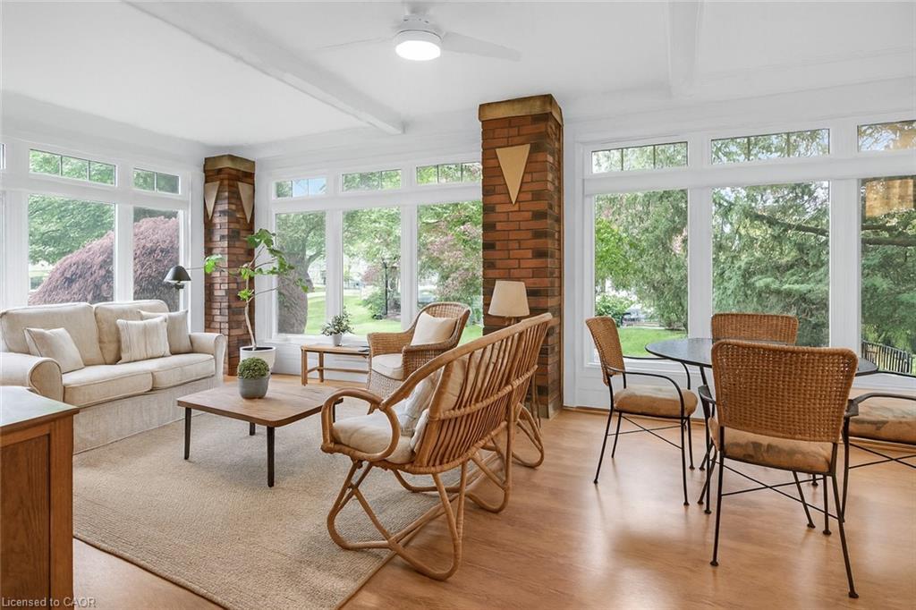 102 Main Street E, Grimsby, ON - Indoor Photo Showing Living Room