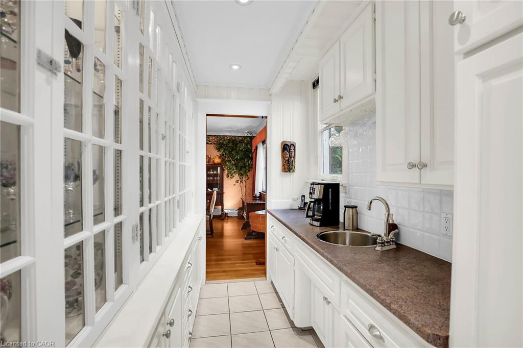 102 Main Street E, Grimsby, ON - Indoor Photo Showing Kitchen