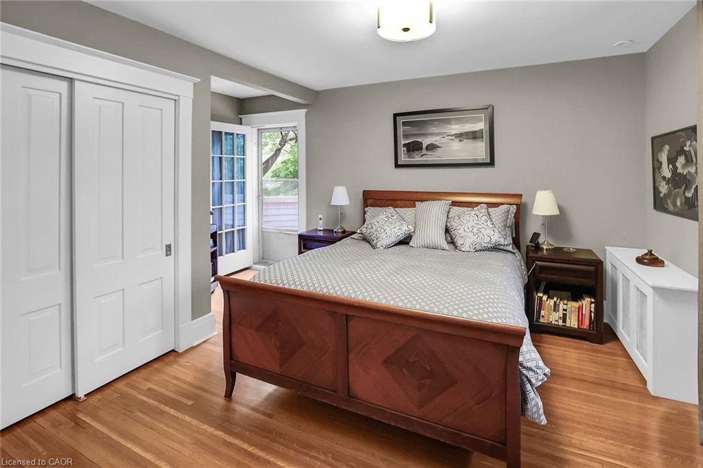 102 Main Street E, Grimsby, ON - Indoor Photo Showing Bedroom