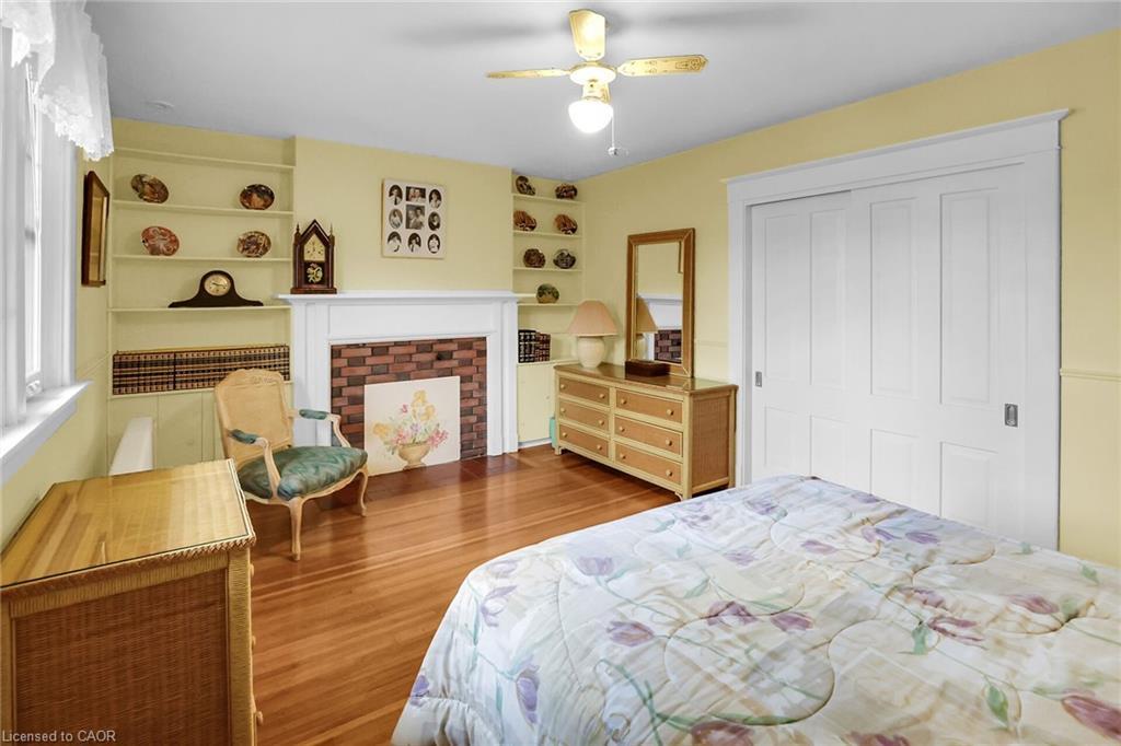 102 Main Street E, Grimsby, ON - Indoor Photo Showing Bedroom