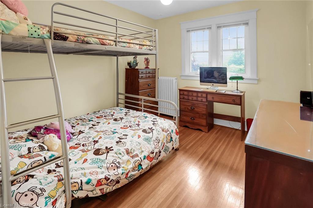 102 Main Street E, Grimsby, ON - Indoor Photo Showing Bedroom