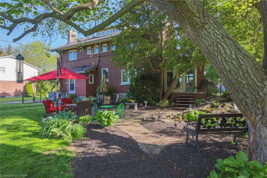 102 Main Street E, Grimsby, ON - Outdoor