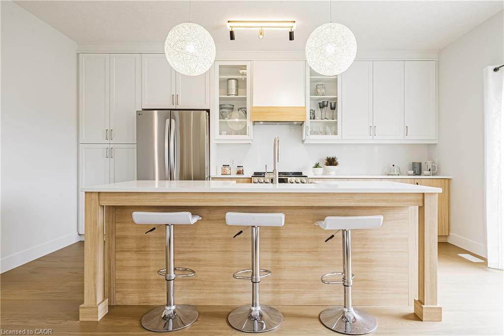 200 Benninger Drive, Kitchener, ON - Indoor Photo Showing Kitchen