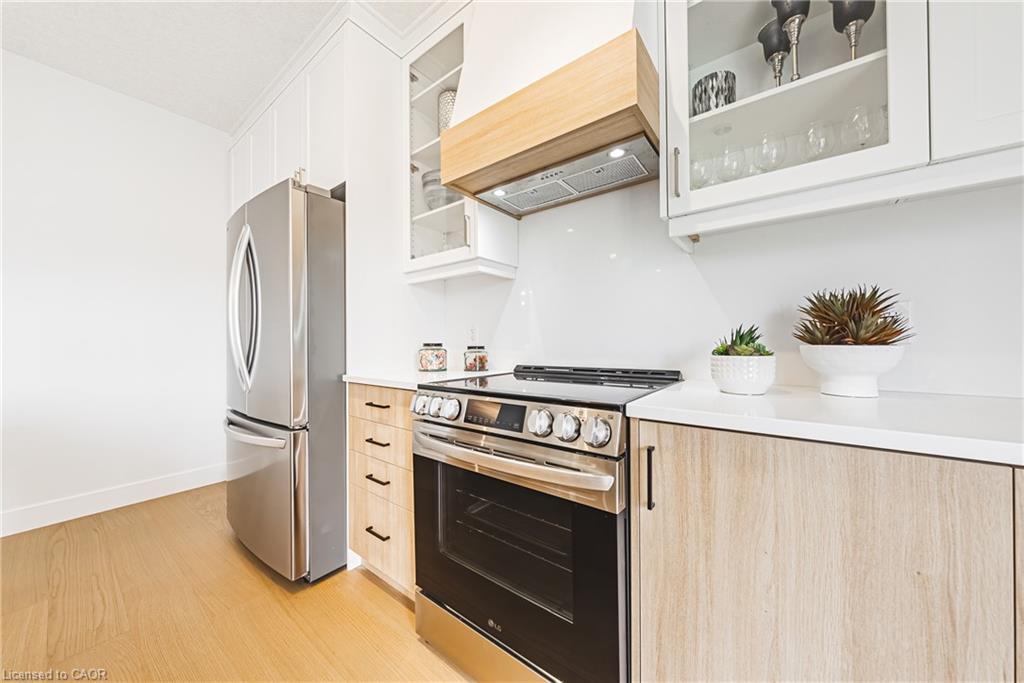 200 Benninger Drive, Kitchener, ON - Indoor Photo Showing Kitchen