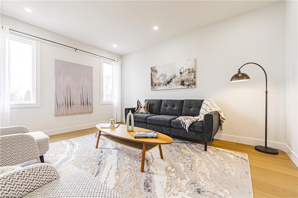 200 Benninger Drive, Kitchener, ON - Indoor Photo Showing Living Room
