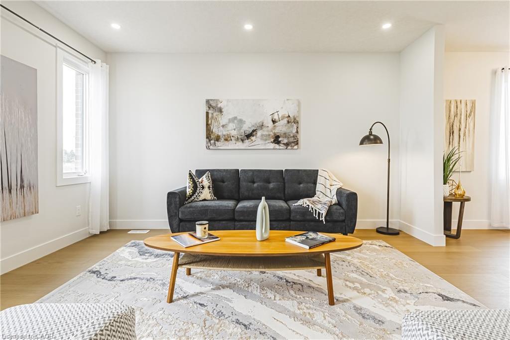 200 Benninger Drive, Kitchener, ON - Indoor Photo Showing Living Room