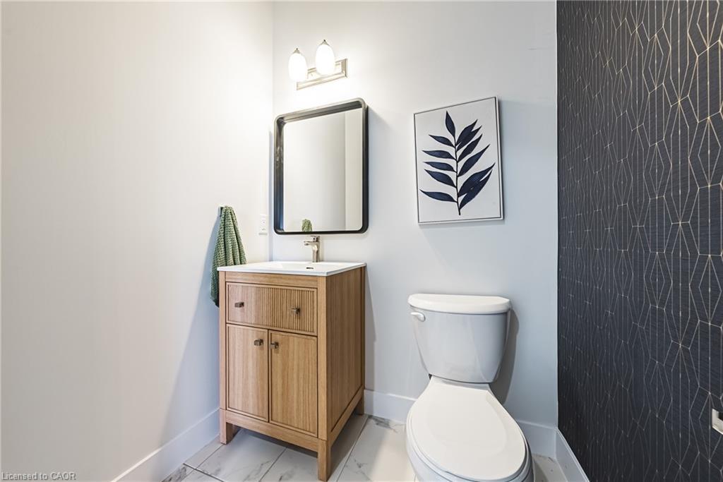 200 Benninger Drive, Kitchener, ON - Indoor Photo Showing Bathroom