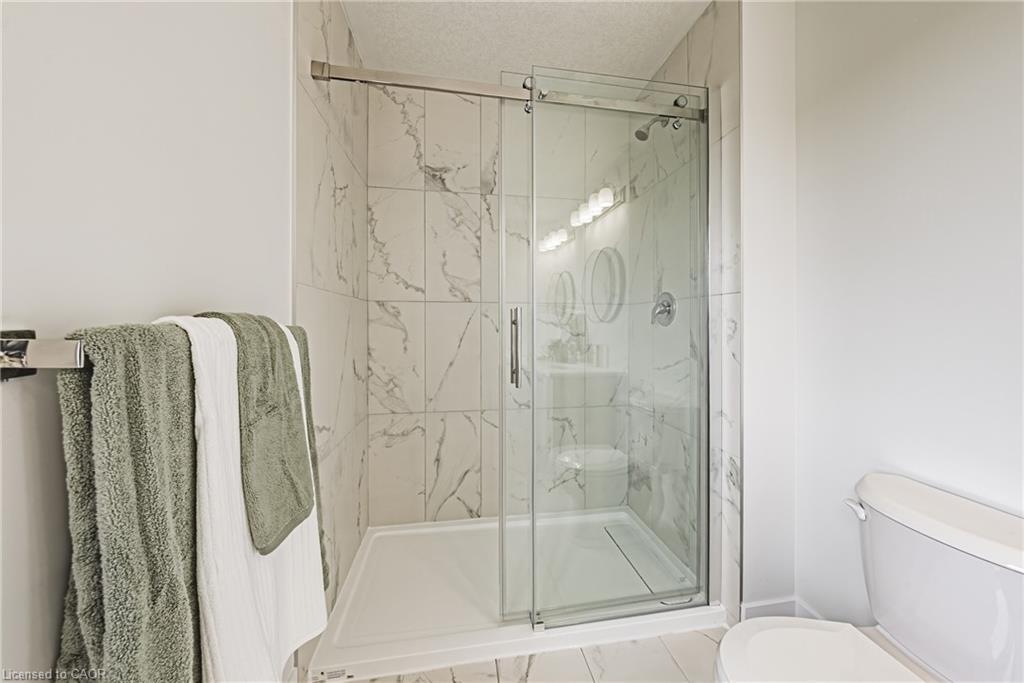 200 Benninger Drive, Kitchener, ON - Indoor Photo Showing Bathroom