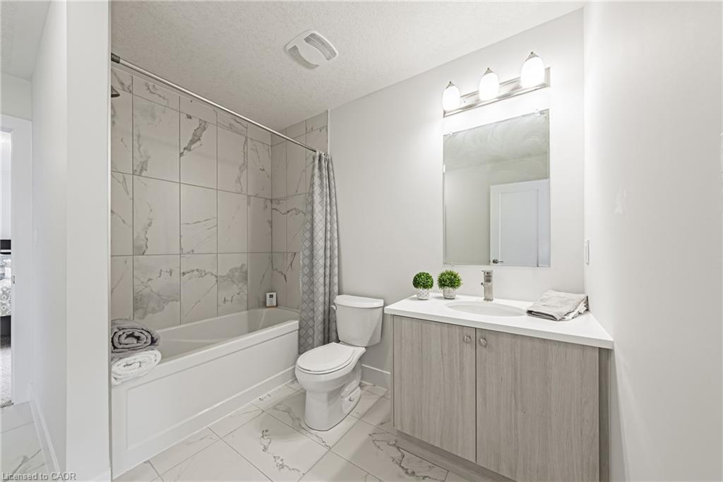 200 Benninger Drive, Kitchener, ON - Indoor Photo Showing Bathroom