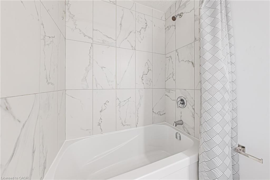 200 Benninger Drive, Kitchener, ON - Indoor Photo Showing Bathroom