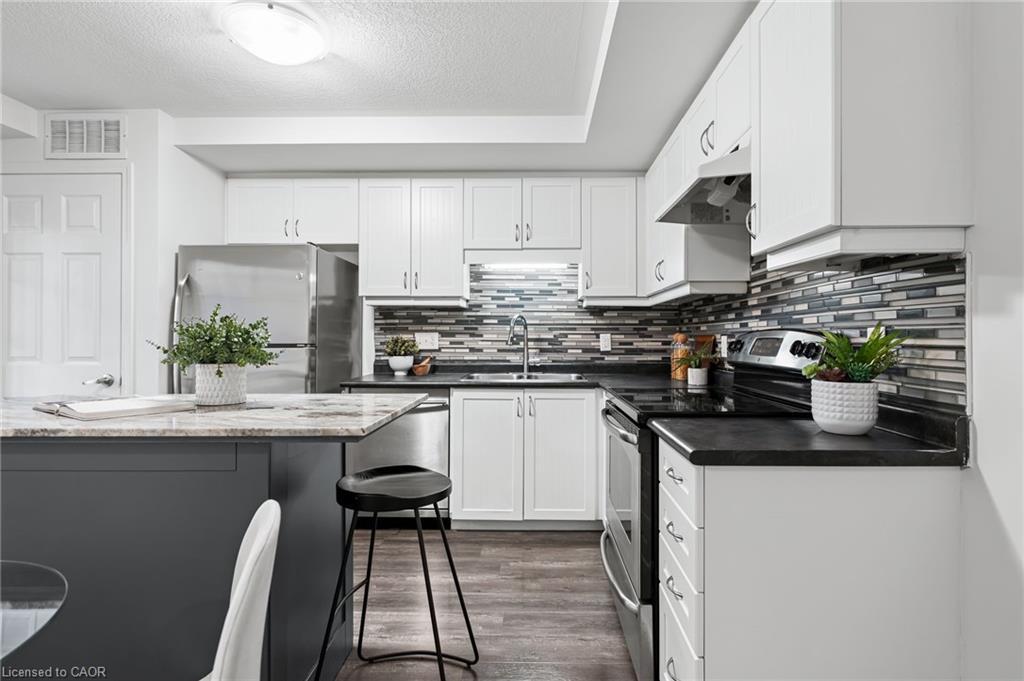 6E-1460 Highland Road W, Kitchener, ON - Indoor Photo Showing Kitchen With Double Sink With Upgraded Kitchen