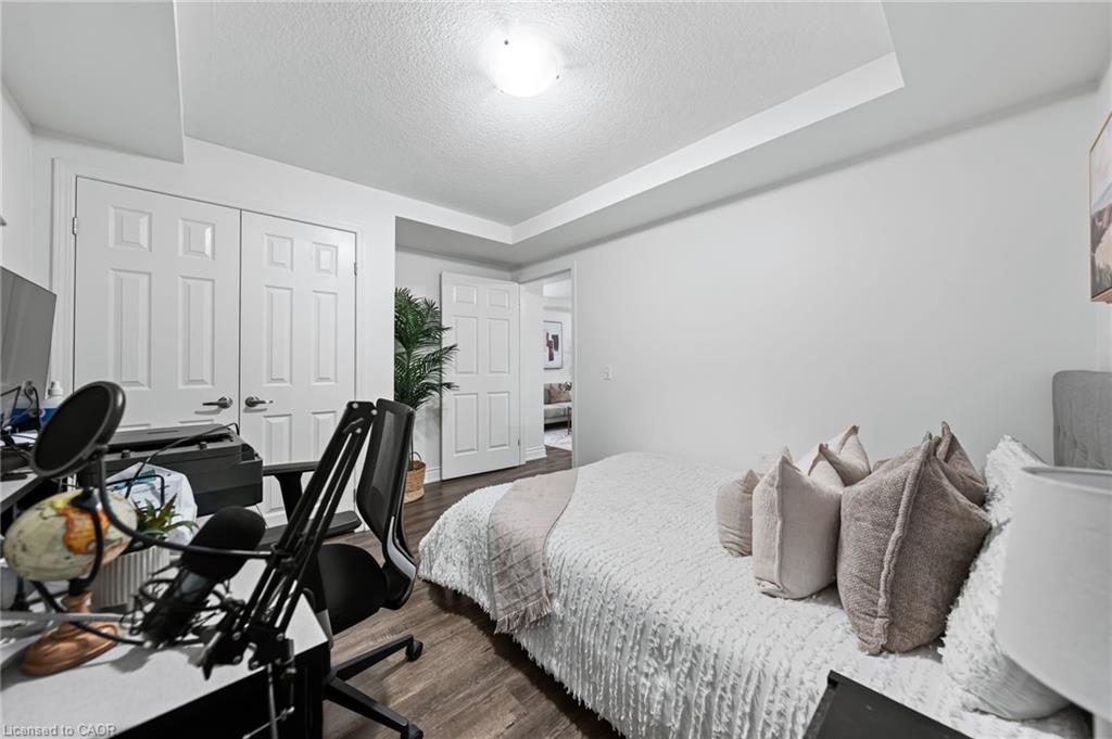 6E-1460 Highland Road W, Kitchener, ON - Indoor Photo Showing Bedroom