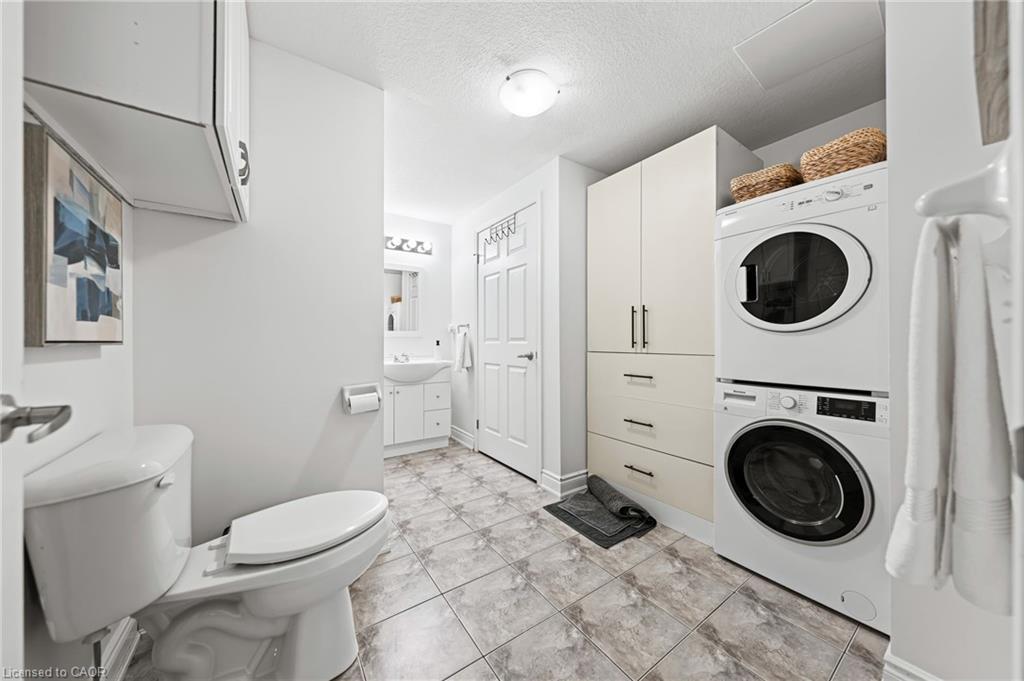 6E-1460 Highland Road W, Kitchener, ON - Indoor Photo Showing Laundry Room