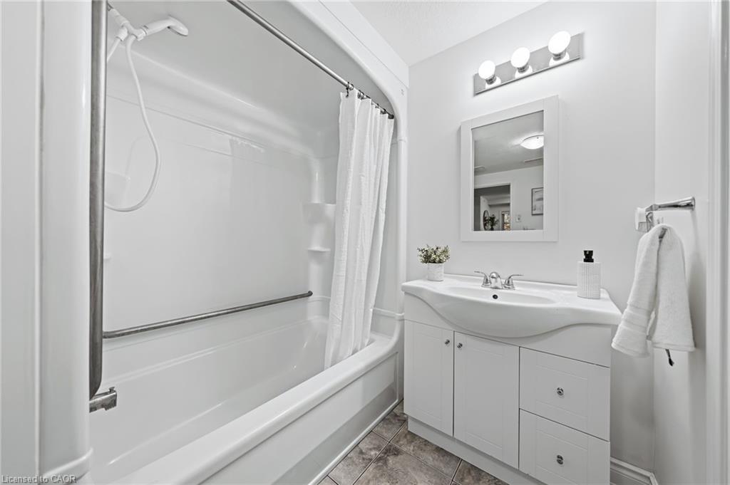 6E-1460 Highland Road W, Kitchener, ON - Indoor Photo Showing Bathroom