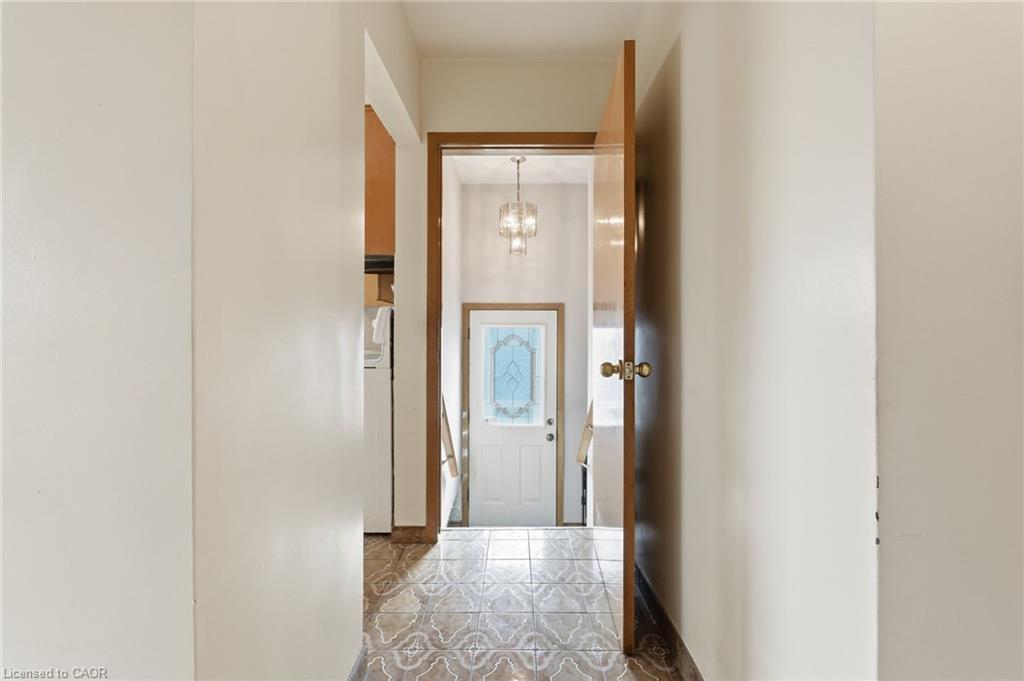 247 Grantham Avenue, St. Catharines, ON - Indoor Photo Showing Other Room