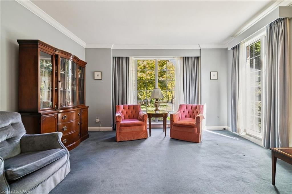 222 Strathcona Drive, Burlington, ON - Indoor Photo Showing Living Room
