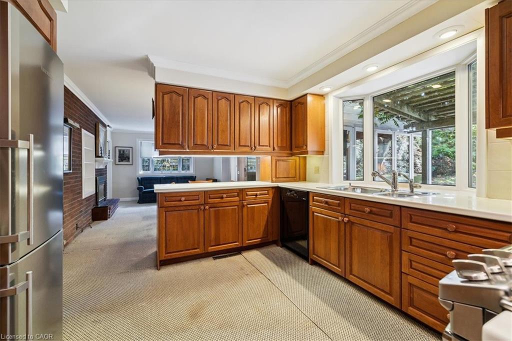 222 Strathcona Drive, Burlington, ON - Indoor Photo Showing Kitchen With Double Sink