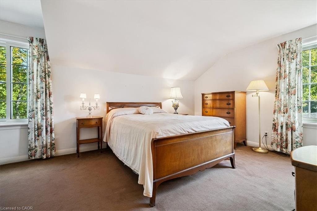 222 Strathcona Drive, Burlington, ON - Indoor Photo Showing Bedroom
