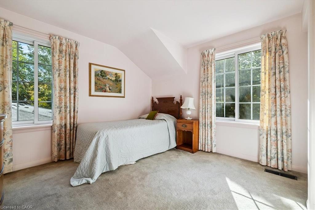 222 Strathcona Drive, Burlington, ON - Indoor Photo Showing Bedroom