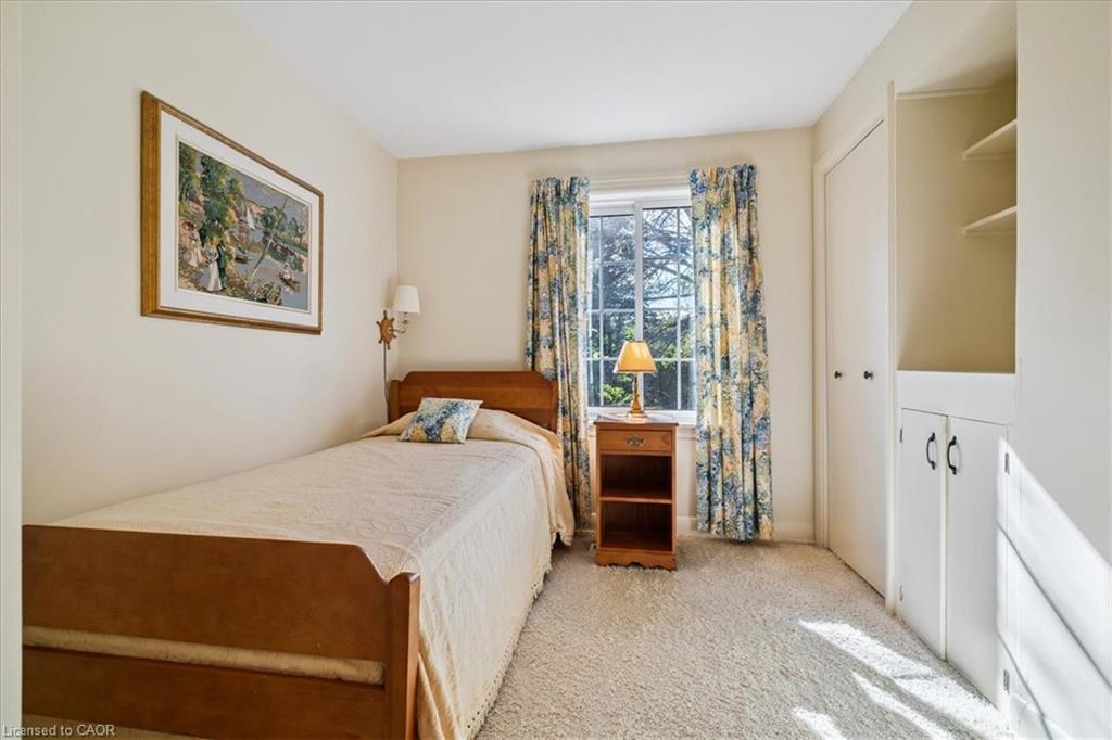 222 Strathcona Drive, Burlington, ON - Indoor Photo Showing Bedroom