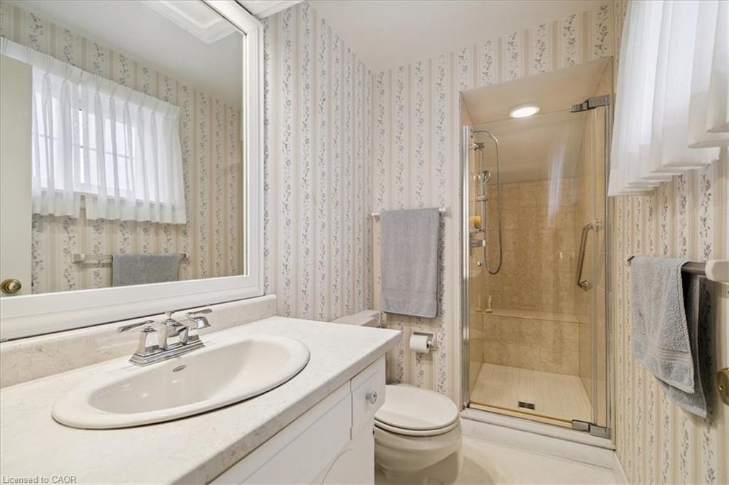 222 Strathcona Drive, Burlington, ON - Indoor Photo Showing Bathroom