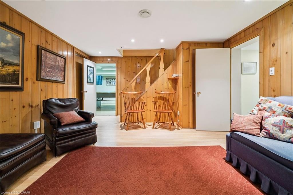 222 Strathcona Drive, Burlington, ON - Indoor Photo Showing Living Room