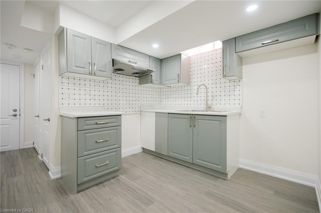 Bsmt-95 Goodwin Crescent, Milton, ON - Indoor Photo Showing Kitchen