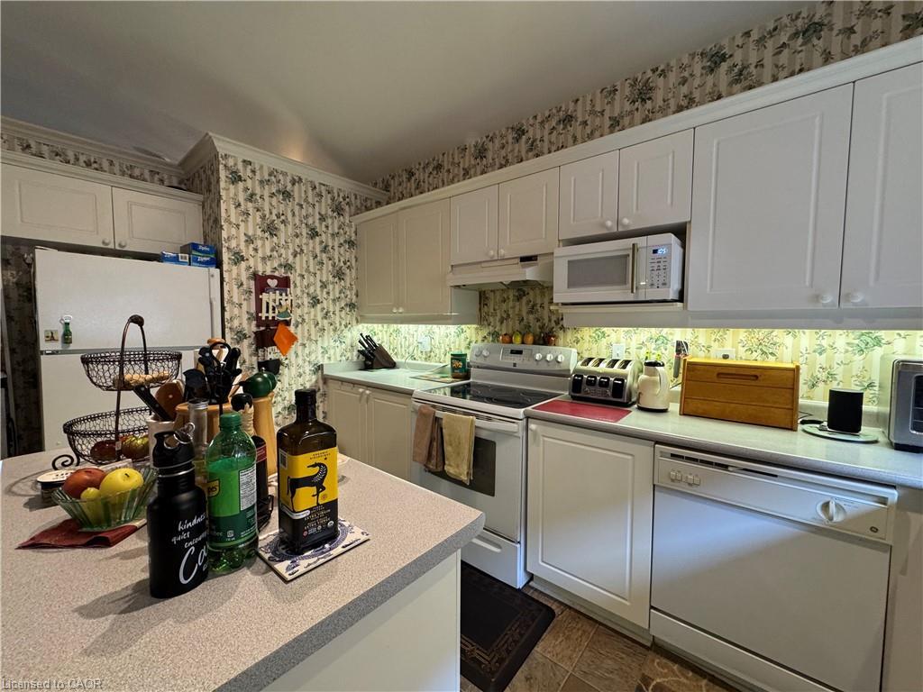 231 Chelton Road, London, ON - Indoor Photo Showing Kitchen