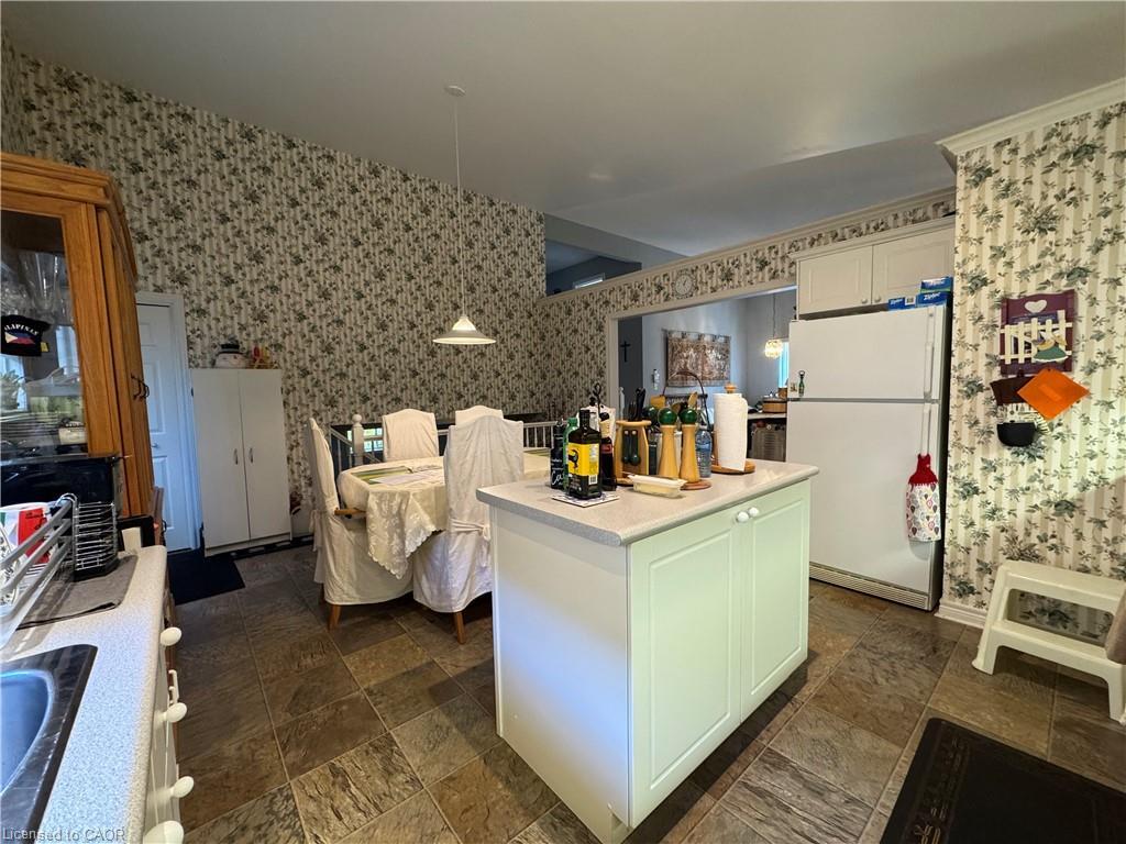 231 Chelton Road, London, ON - Indoor Photo Showing Kitchen