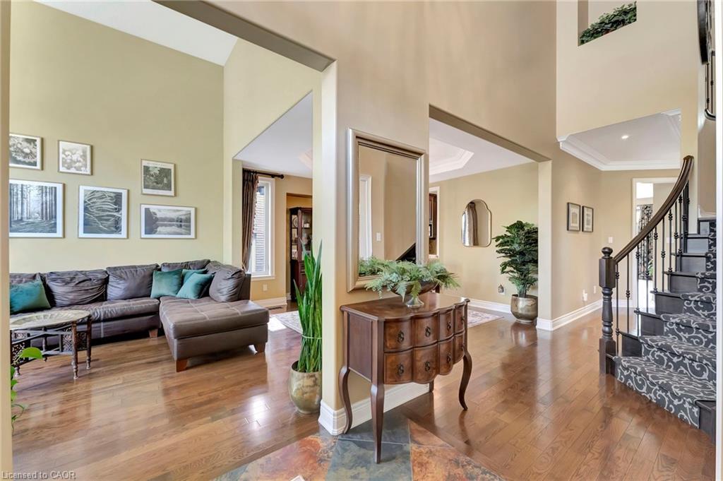 46 Orr Crescent, Stoney Creek, ON - Indoor Photo Showing Living Room